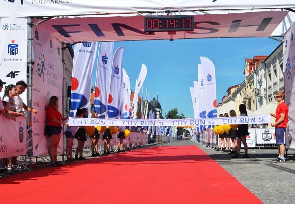 Białystok City Run 5K, Białystok City Run 5 km, Poland Running Photo, www.swim.by, Białystok Półmaraton 2018, Poland Running, City Run Białystok, Bialystok City Run, Białystok Bieg 5 km Foto, Полумарафон Белосток Фото, EMG Sport, Бег в Белостоке, Белосток бег полумарафон, Swim.by