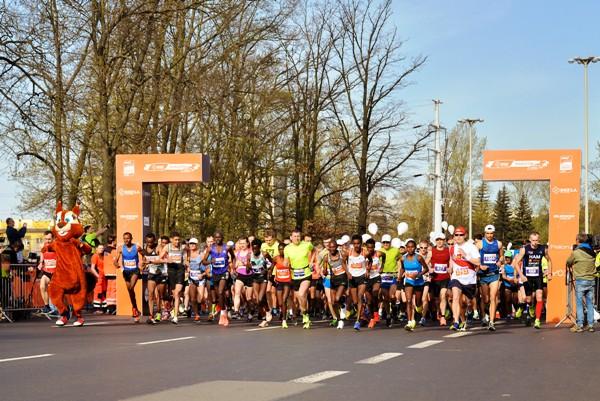 DOZ Marathon Lodz 2018 Ethiopian runners, DOZ Marathon Lodz 2018, Maraton Łódź, Poland Running, www.swim.by, Polish marathon, Półmaraton Łódź 2018, Half Marathon Lodz, Swim.by