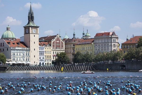 FORD Challenge Prague Triathlon 2018 Javier Gomez, Katrien Verstuyft, Challenge Prague Triathlon 2018, www.swim.by, Challenge Triathlon, Challenge Prague, Swim.by