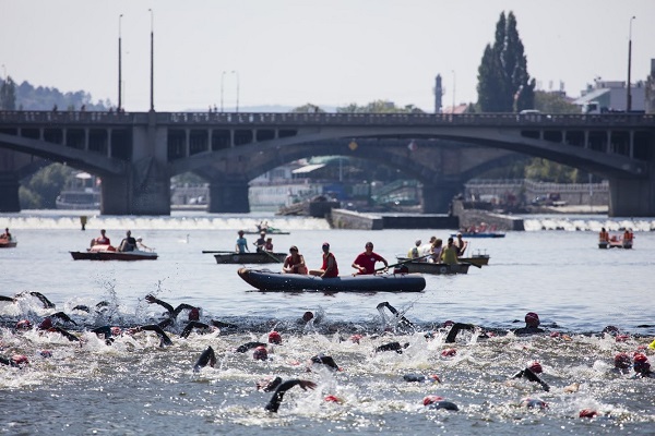 FORD Challenge Prague Triathlon 2018 Javier Gomez, Katrien Verstuyft, Challenge Prague Triathlon 2018, www.swim.by, Challenge Triathlon, Challenge Prague, Swim.by