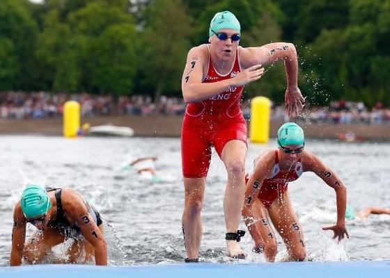 What is Mixed Relay in Triathlon? What is Mixed Relay in Triathlon competition, EMG Sport, www.swim.by