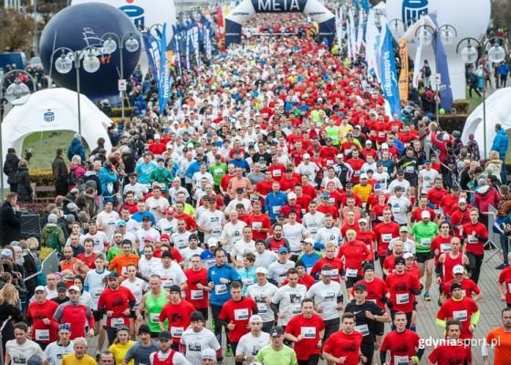 Polish Run of Independence, Gdynia 2017 Polish Run of Independence, Gdynia 2017, Poland Running, Polish Running League, Poland Marathons, Swim.by, EMG