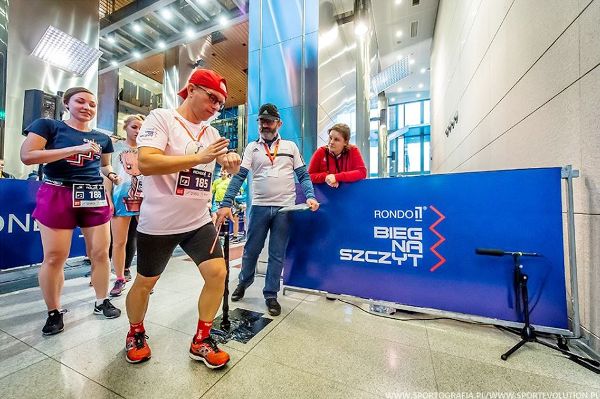 RONDO 1 Run Up – Towerrunning European Championships 2020 RONDO 1 Run Up, RONDO 1 Run Up Warsaw, Bieg Na Szczyt Rondo 1, www.running.by, Stair Climbing Running, Towerrunning European Championships 2020, Running.by