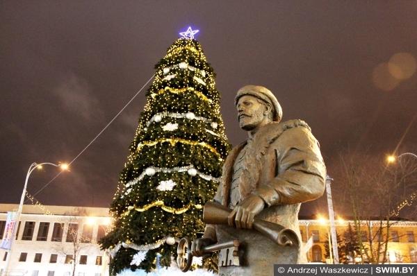 Andrzej Waszkewicz | New Year & Christmas in Belarus Скульптура Войта Минск, ключи от Минска, Андрей Вашкевич плавание блог