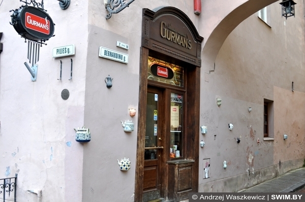 Andrzej Waszkewicz | Wilno. Ulicy w październiku Andrzej Waszkewicz Kawiarnia Wilno kafe Vilnius