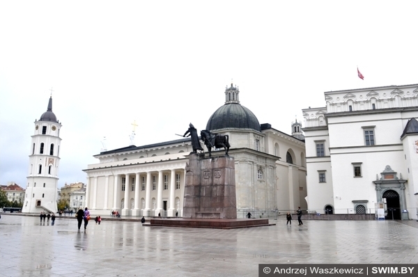 Andrzej Waszkewicz | Wilno. Ulicy w październiku Andrzej Waszkewicz Plac Katedralny w Wilnie
