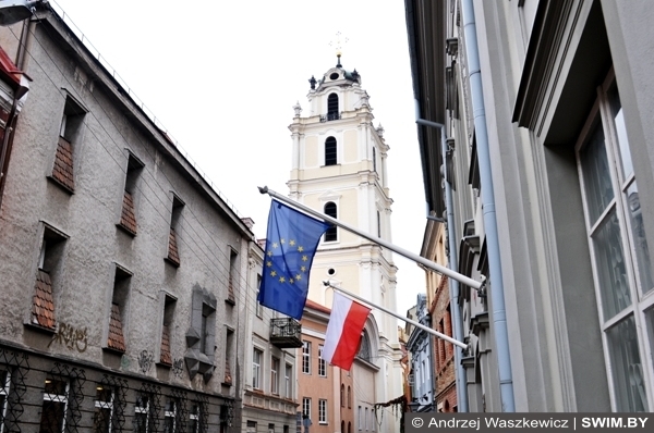 Andrzej Waszkewicz | Wilno. Ulicy w październiku Ambasada Rzeczypospolitej Polskiej w Wilno Vilnius